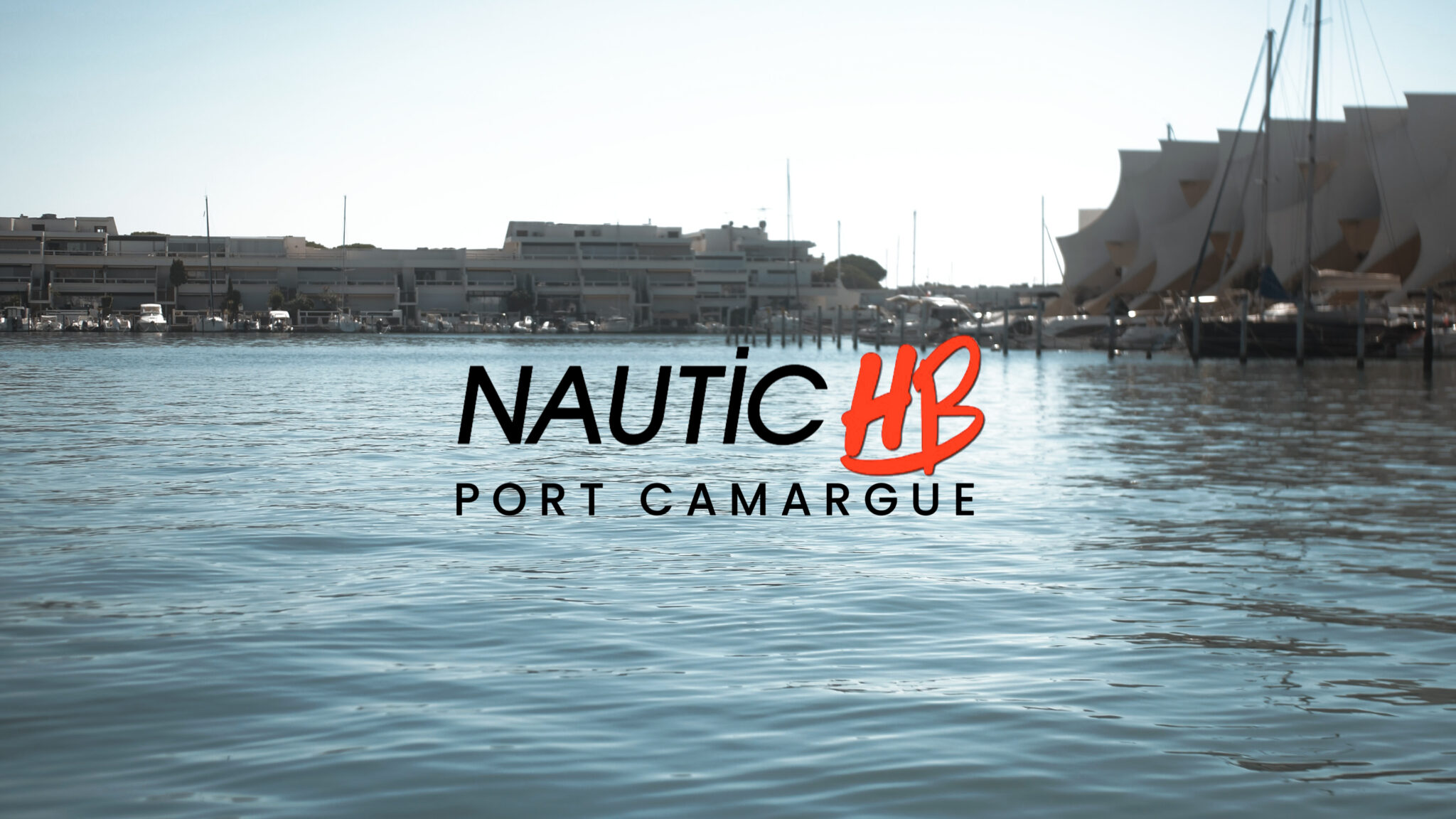Photo de présentation du bateau Rand Source 22 pour Nautic HB, captation et mise en valeur par Nicolas Astier, vidéaste et photographe professionnel basé à Aubais, entre Nîmes et Montpellier.